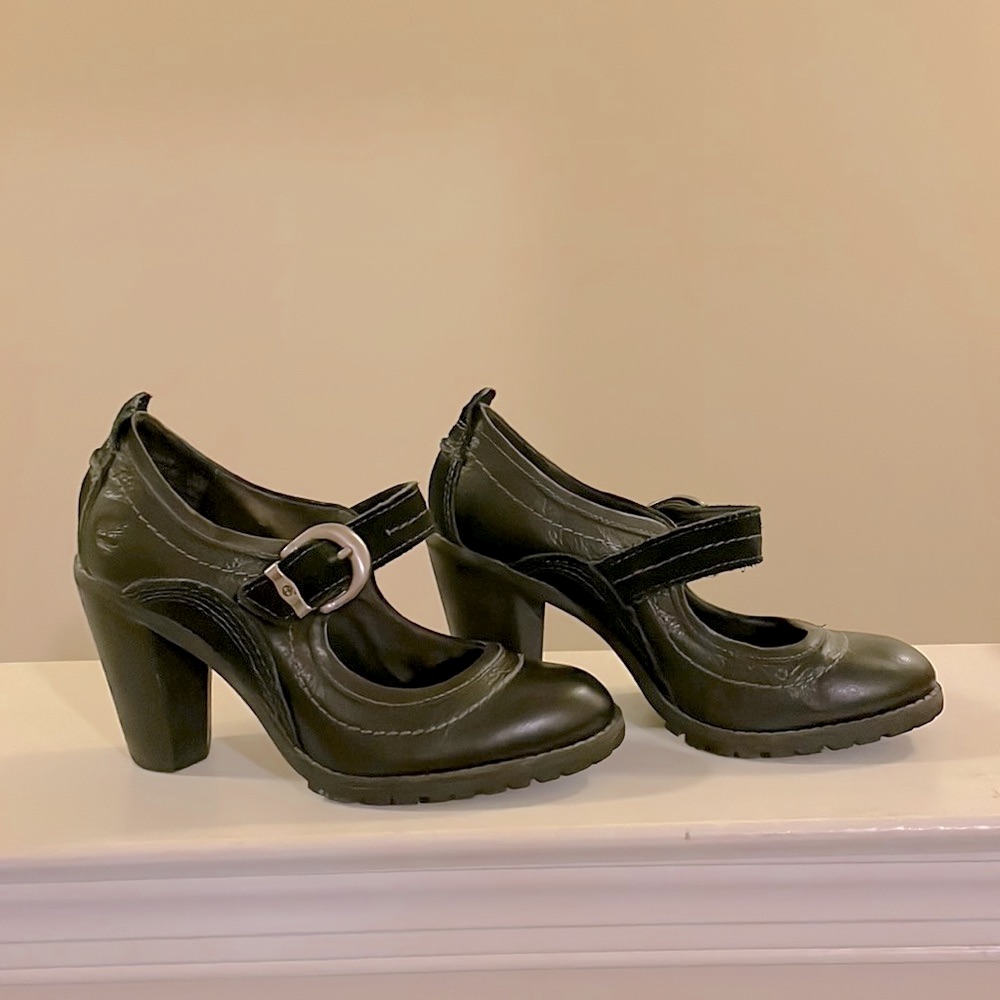 Timberline Pumps  Amazing Size 6 Genuine Leather Black Leather And Black Suede
